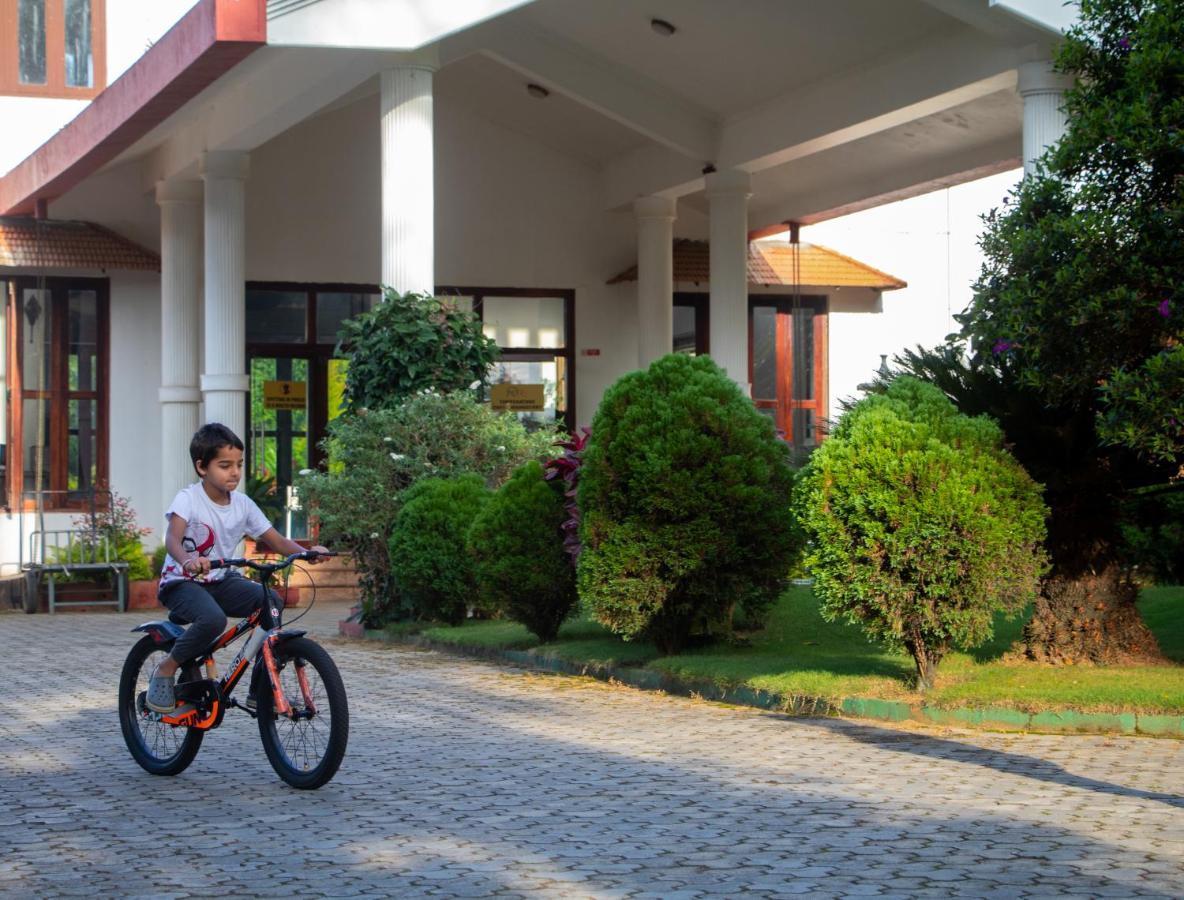 Amritara Ambatty Greens Resort Virajpet Eksteriør billede