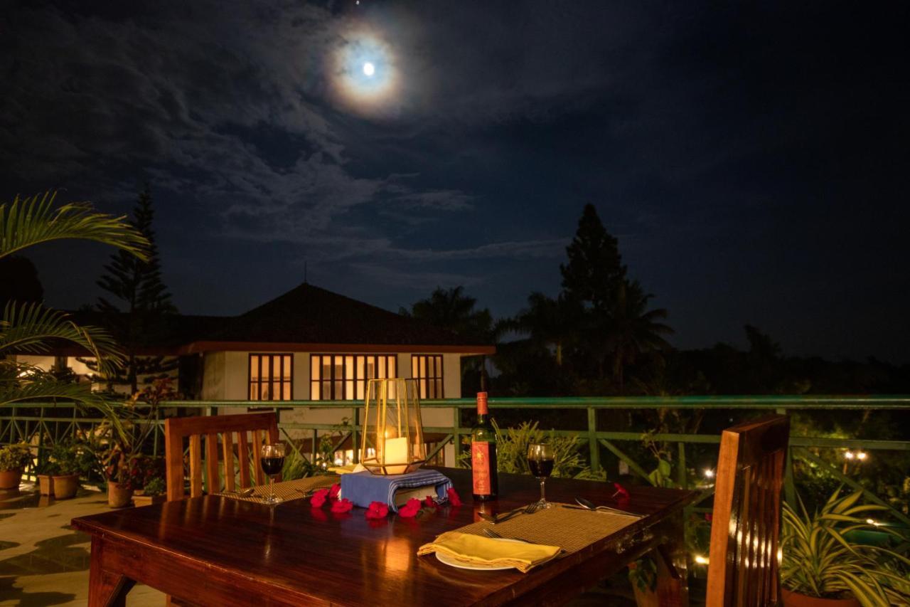 Amritara Ambatty Greens Resort Virajpet Eksteriør billede